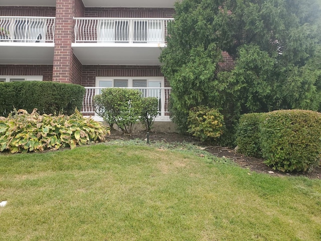 7041 W Touhy Ave Unit 209, Niles, IL 60714 - view of green lawn