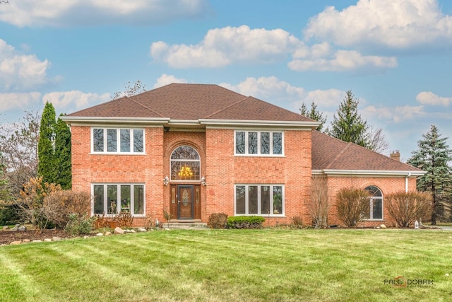 view of front of home featuring a front lawn