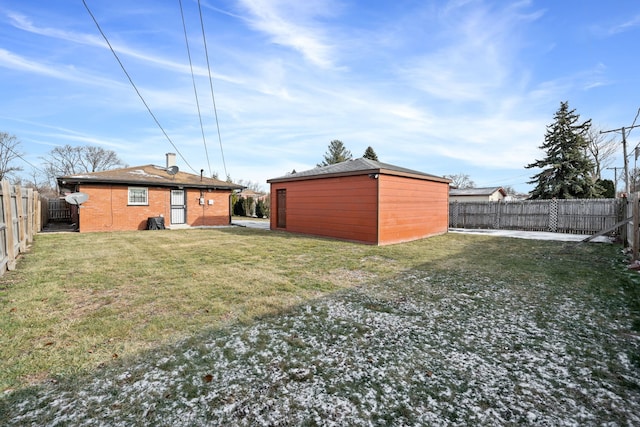 view of yard with a storage shed