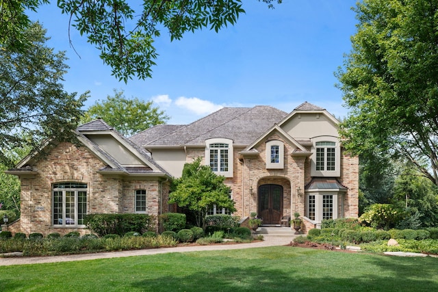 view of front of home featuring a front lawn