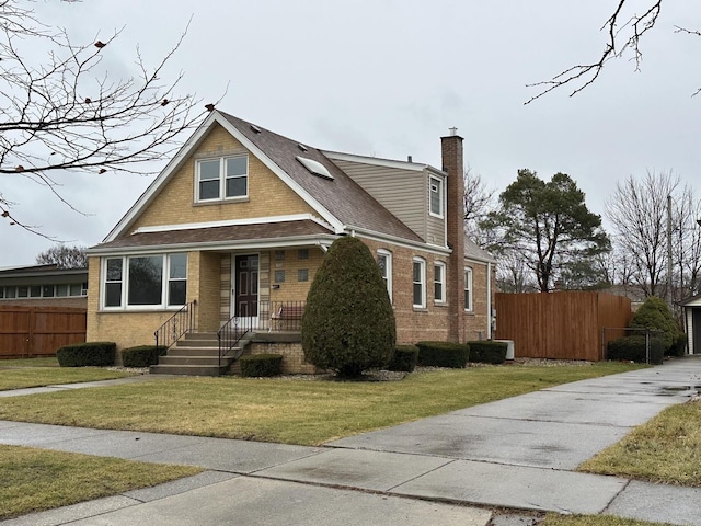 view of front of home featuring a front yard