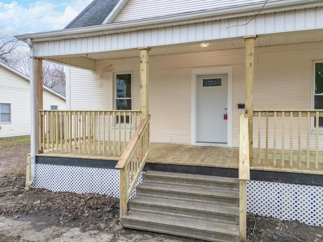 entrance to property featuring a porch