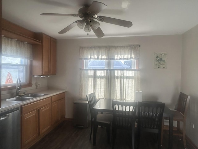 dining space featuring ceiling fan, sink, and dark wood-type flooring