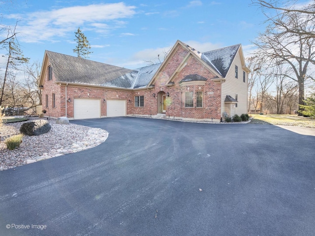 view of front property featuring a garage