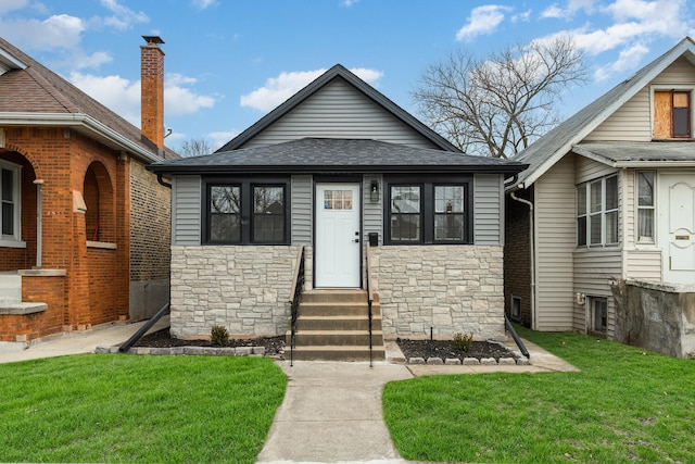 view of front facade featuring a front yard