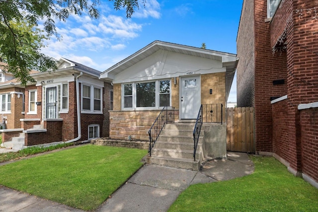 view of front of home featuring a front yard