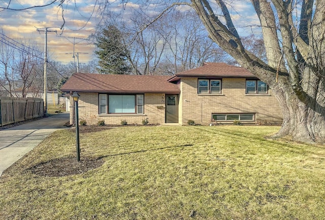 tri-level home featuring a front lawn