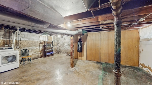 basement with washer / dryer