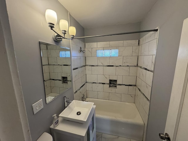 bathroom featuring sink and tiled shower / bath