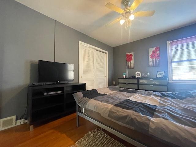 bedroom with a closet, ceiling fan, and hardwood / wood-style floors