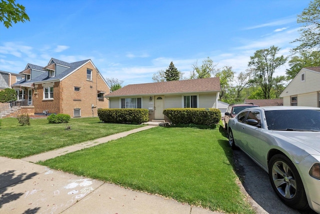 view of front of property featuring a front yard