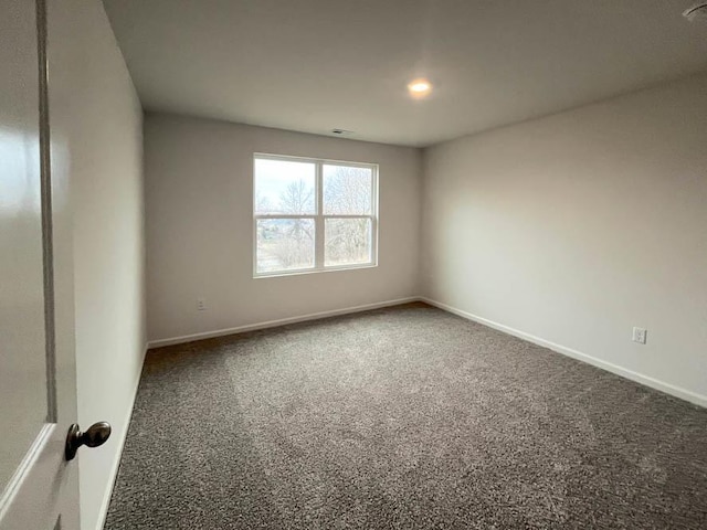 unfurnished room with carpet flooring