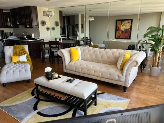 living room featuring hardwood / wood-style flooring and an inviting chandelier