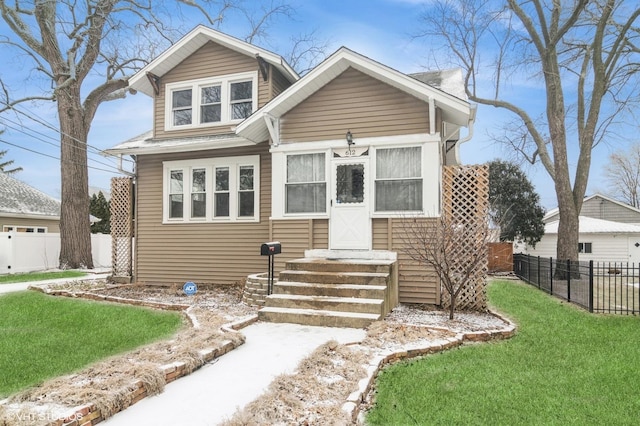 view of front of house featuring a front lawn