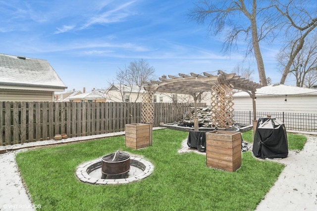 view of yard featuring an outdoor fire pit