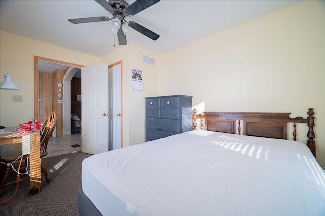 bedroom with ceiling fan