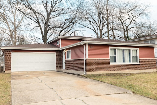 view of side of property featuring a lawn and a garage