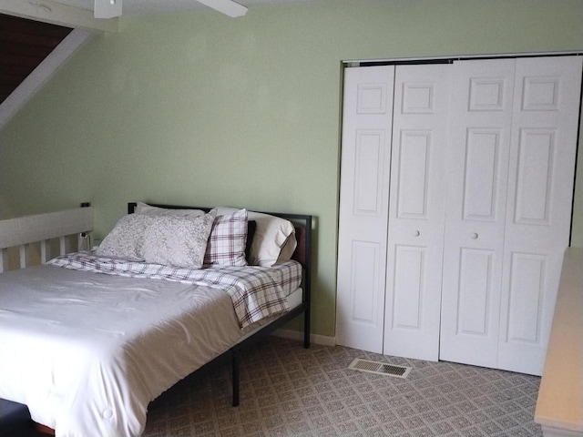 carpeted bedroom featuring ceiling fan and a closet