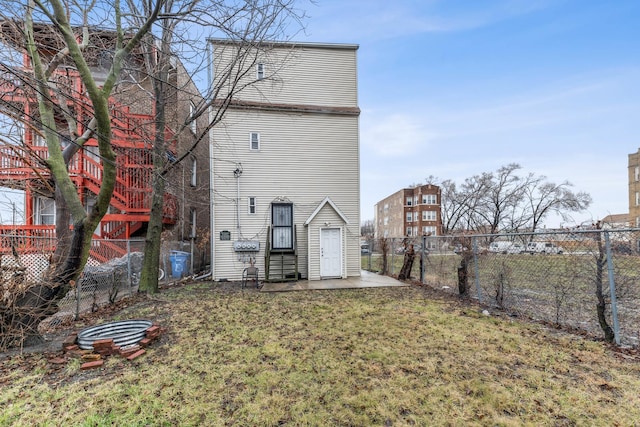 rear view of house featuring a yard