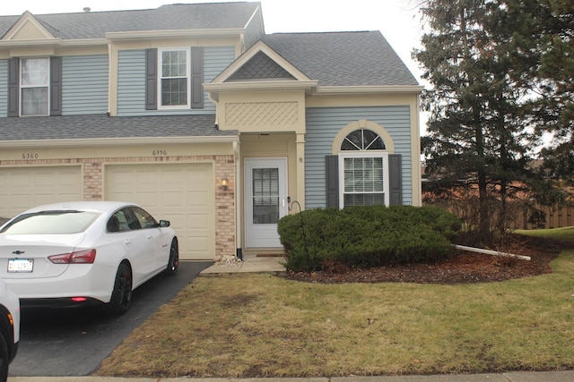 view of front facade featuring a front lawn and a garage