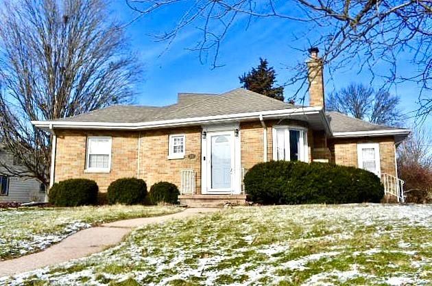 bungalow-style house with a lawn