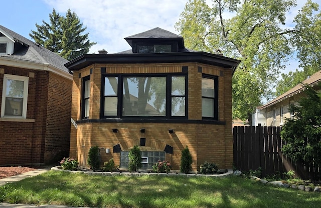 view of front of property with a front yard