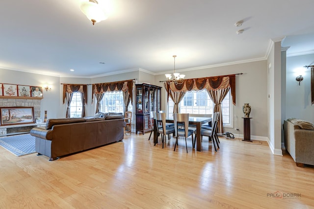 dining area featuring light wood-type flooring, crown molding, and a notable chandelier