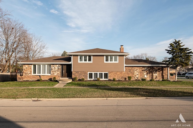 split level home with a front lawn