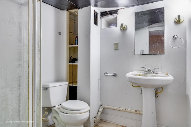 bathroom featuring toilet