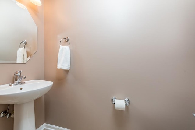 bathroom featuring sink