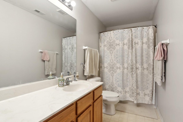 bathroom with vanity, curtained shower, and toilet