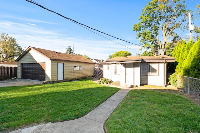 view of front of house featuring a front yard