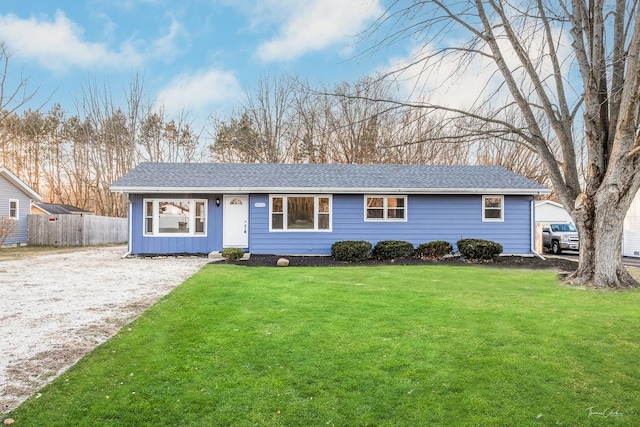 single story home featuring a front lawn