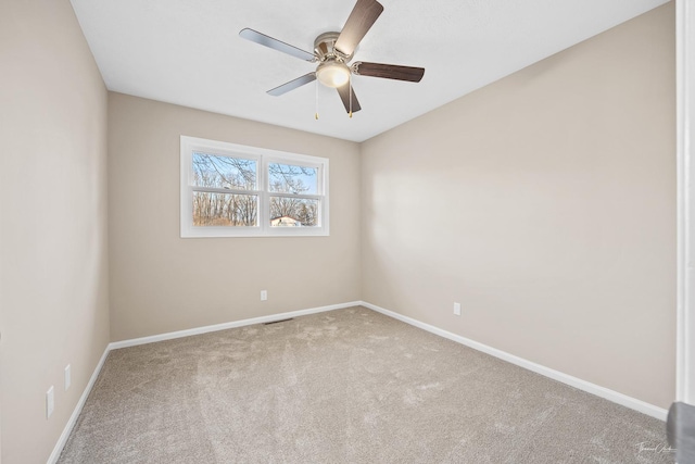 carpeted empty room featuring ceiling fan