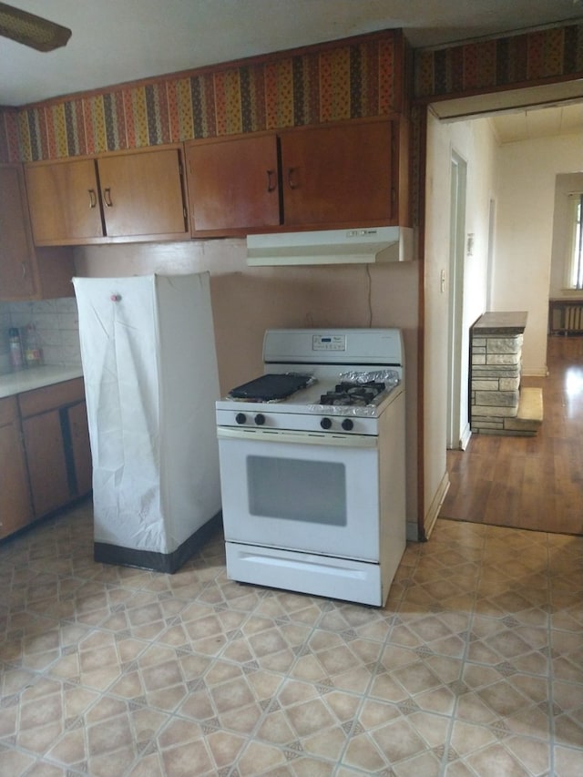 kitchen featuring white range with gas stovetop and ceiling fan