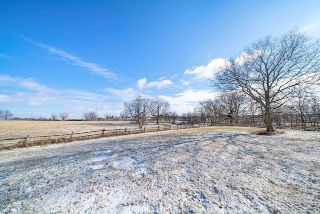 view of yard featuring a rural view