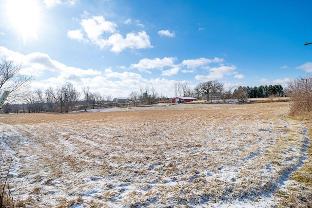 view of yard featuring a rural view