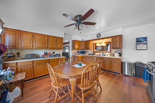 kitchen featuring tasteful backsplash, ceiling fan, dark hardwood / wood-style flooring, and gas stove