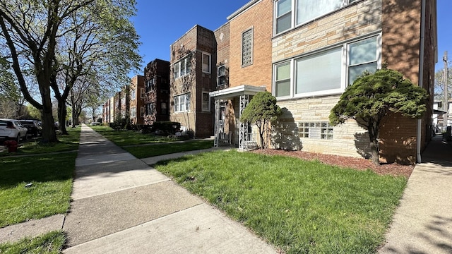 view of home's community featuring a yard