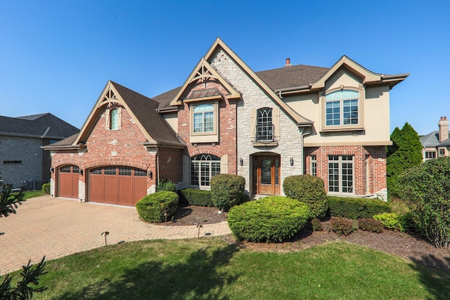 view of front facade featuring a garage and a front lawn