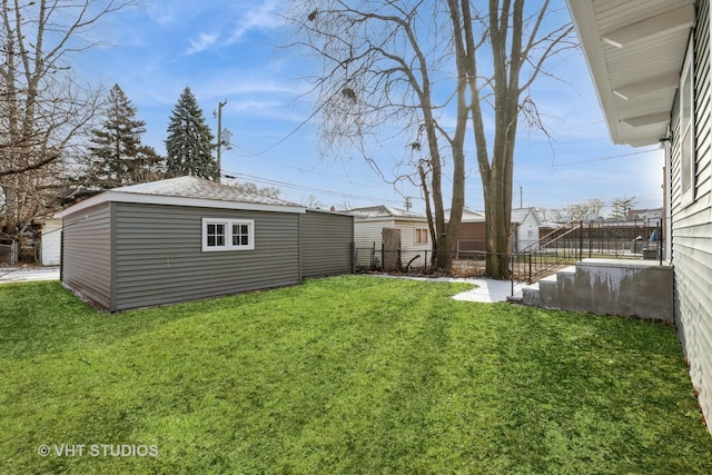 view of yard with an outbuilding