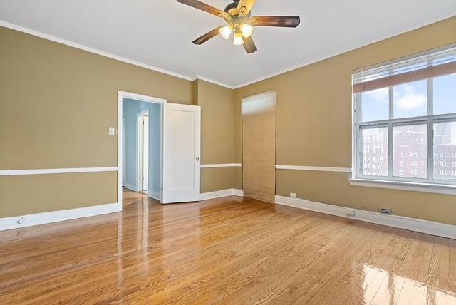 spare room with ceiling fan, light wood-type flooring, and ornamental molding