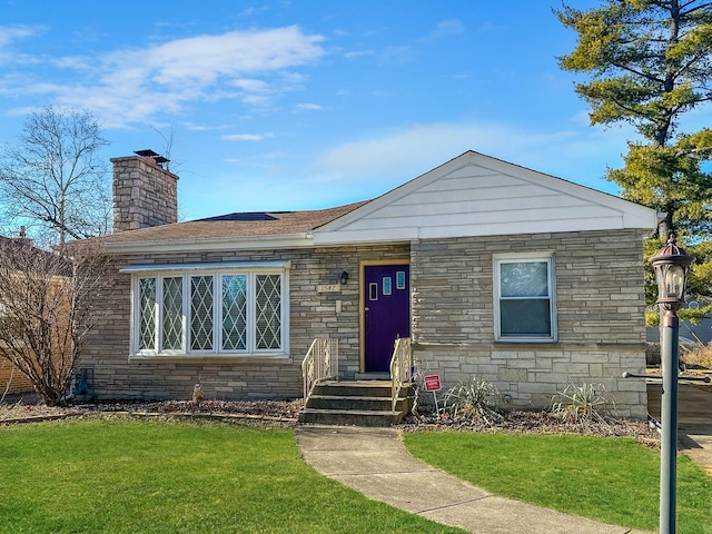 view of front of property with a front yard