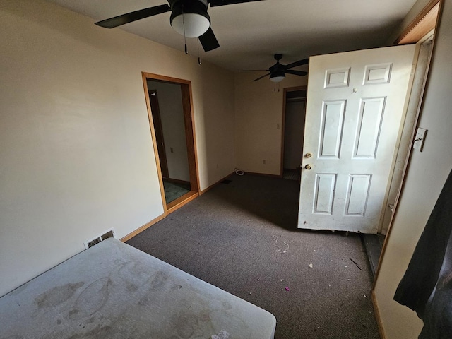 carpeted empty room featuring ceiling fan