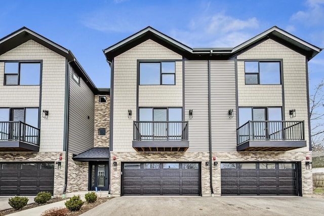 townhome / multi-family property featuring a garage