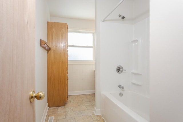 bathroom featuring shower / bathing tub combination