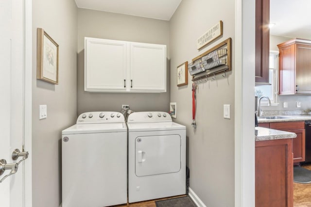 laundry room with cabinets, sink, and washing machine and clothes dryer