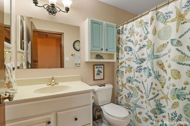 bathroom with a shower with curtain, vanity, and toilet