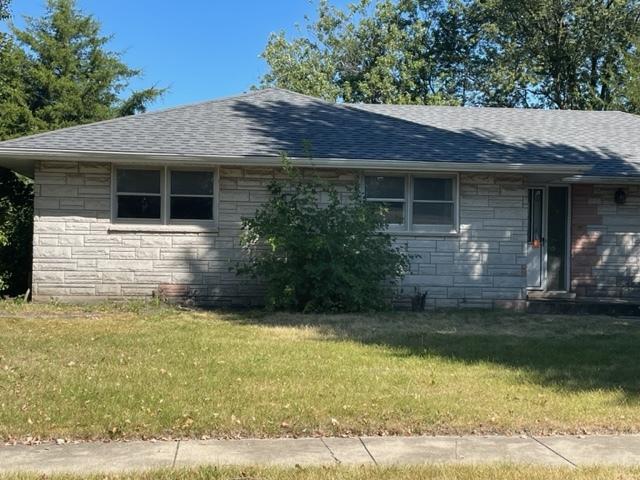 ranch-style home with a front lawn