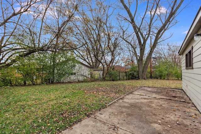 view of yard with a patio